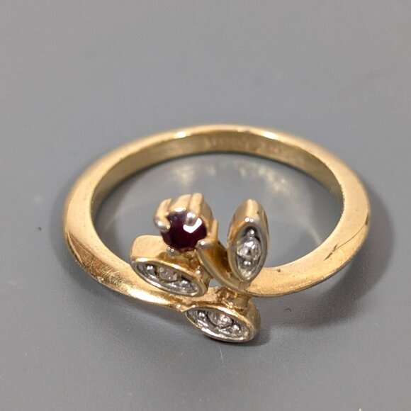 Vintage Avon Spray Ring Gold Tone Faux Ruby Birthstone Size 7.75 - Picture 2 of 5